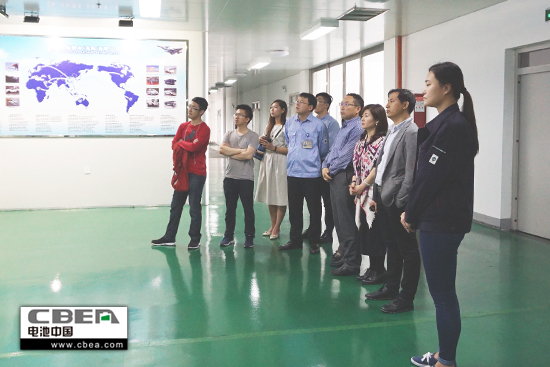 1462512913105030871.jpg 圖為調(diào)研組一行在中航鋰電參觀1.jpg