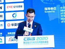中德睿企業(yè)咨詢有限公司董事長劉春熙主持“握手動(dòng)力電池新市場(chǎng)”主題論壇