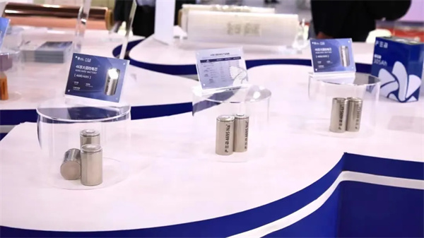 遠東電池兩款300Wh/kg高能量密度圓柱電池已量產(chǎn) 遠東電池兩款300Wh/kg高能量密度圓柱電池已量產(chǎn)