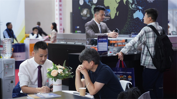 亮劍BICES 2025——微宏快充助力工程機(jī)械裝備綠色升級(jí) 亮劍BICES 2025——微宏快充助力工程機(jī)械裝備綠色升級(jí)