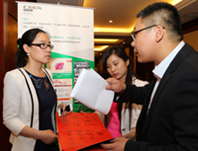 工作人員正在確認發布會事宜