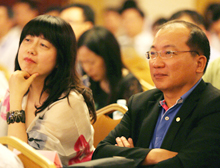 與會嘉賓在新聞發布會現場認真聆聽