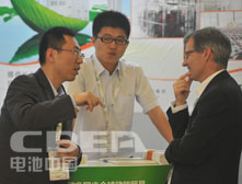 儲能國際峰會 嘉賓在進行展區參觀